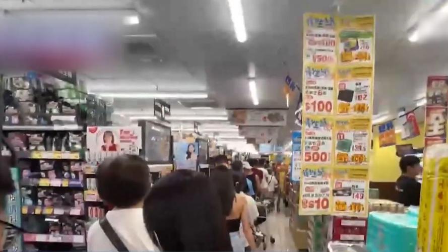超市被3万人搬空货架